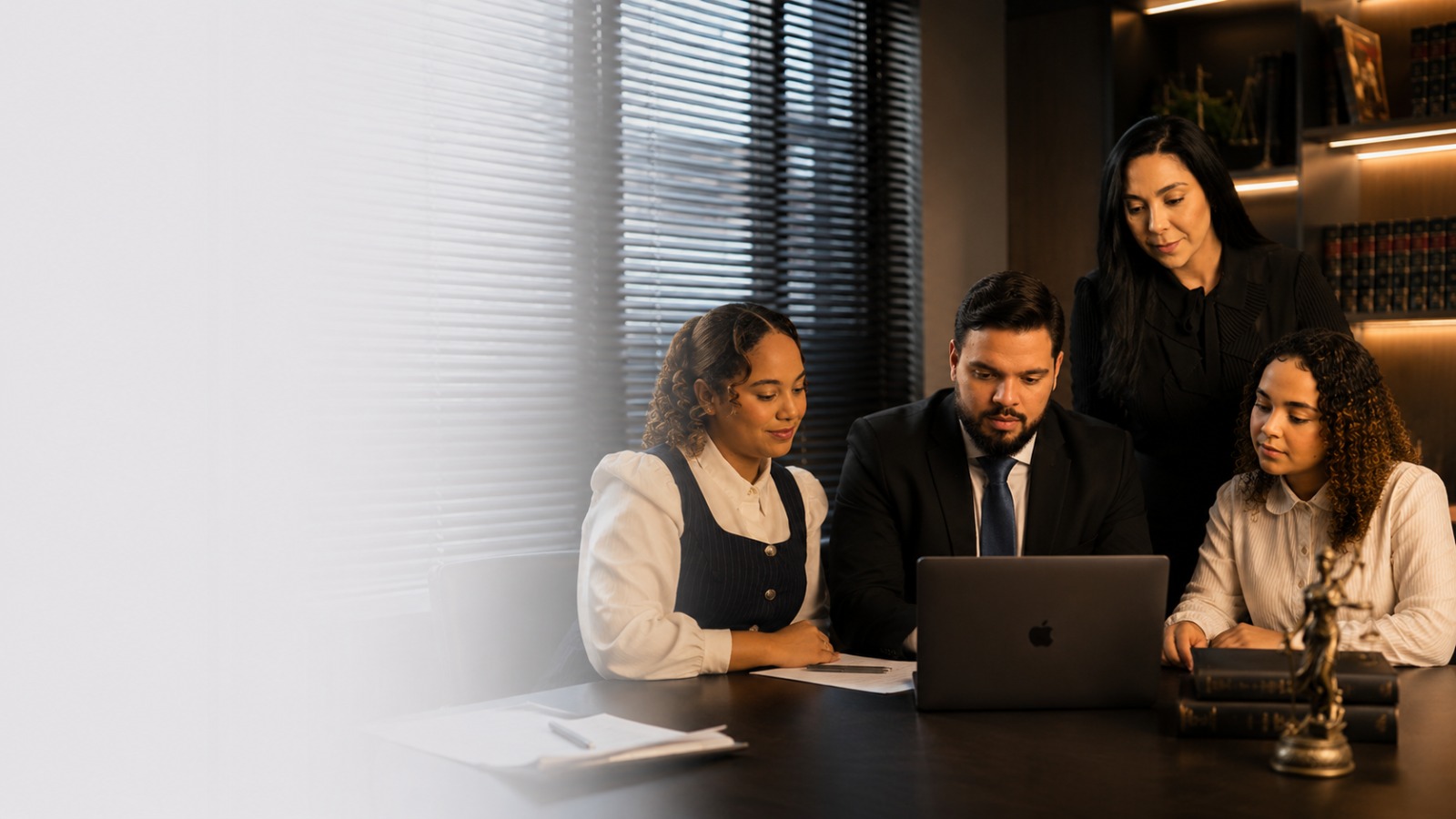 Equipe previdenciária Machado Advogados em atendimento